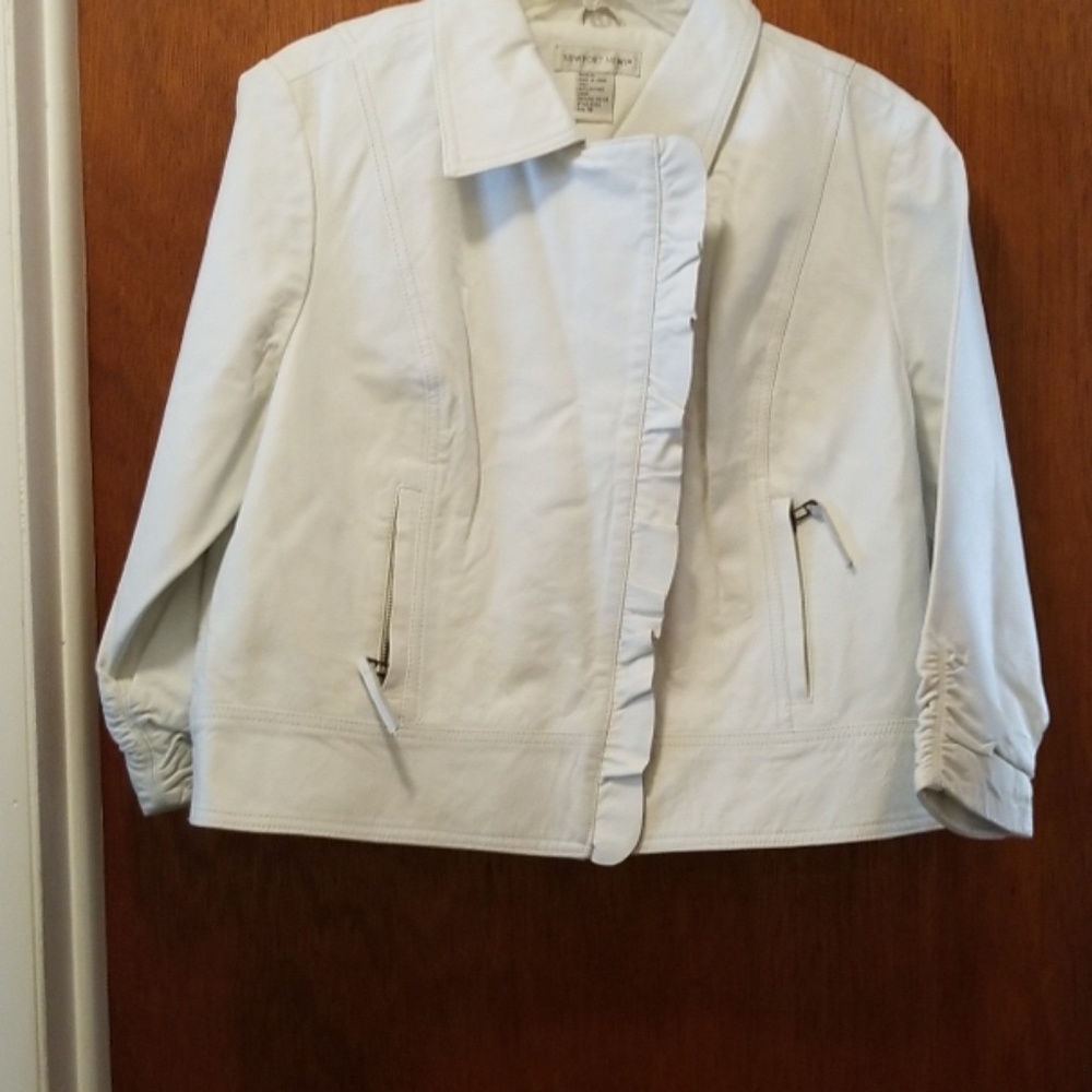 Adorable white Leather jacket
